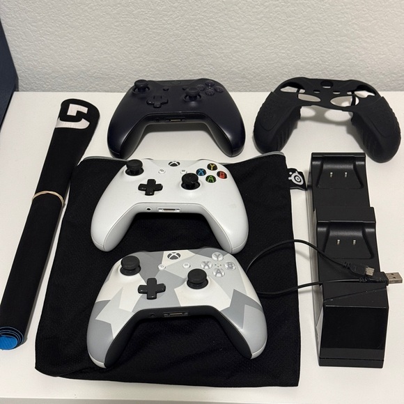 Xbox Controller Gaming Bundle - Picture 1 of 6